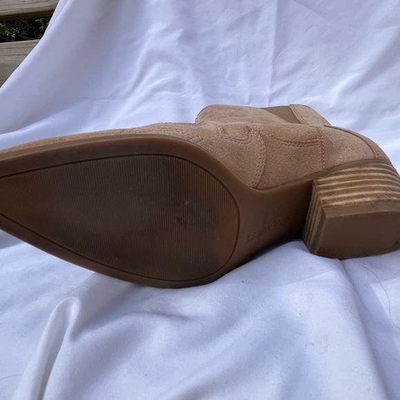 Nine West bootie, size 6.5 - Picture 6 of 7